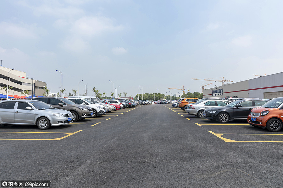 停车场露天停车场空间