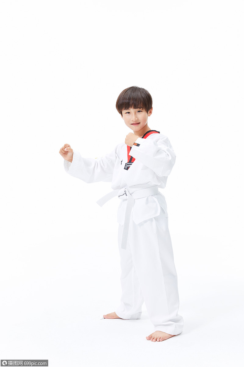 小男孩练跆拳道少儿跆拳道黄种人