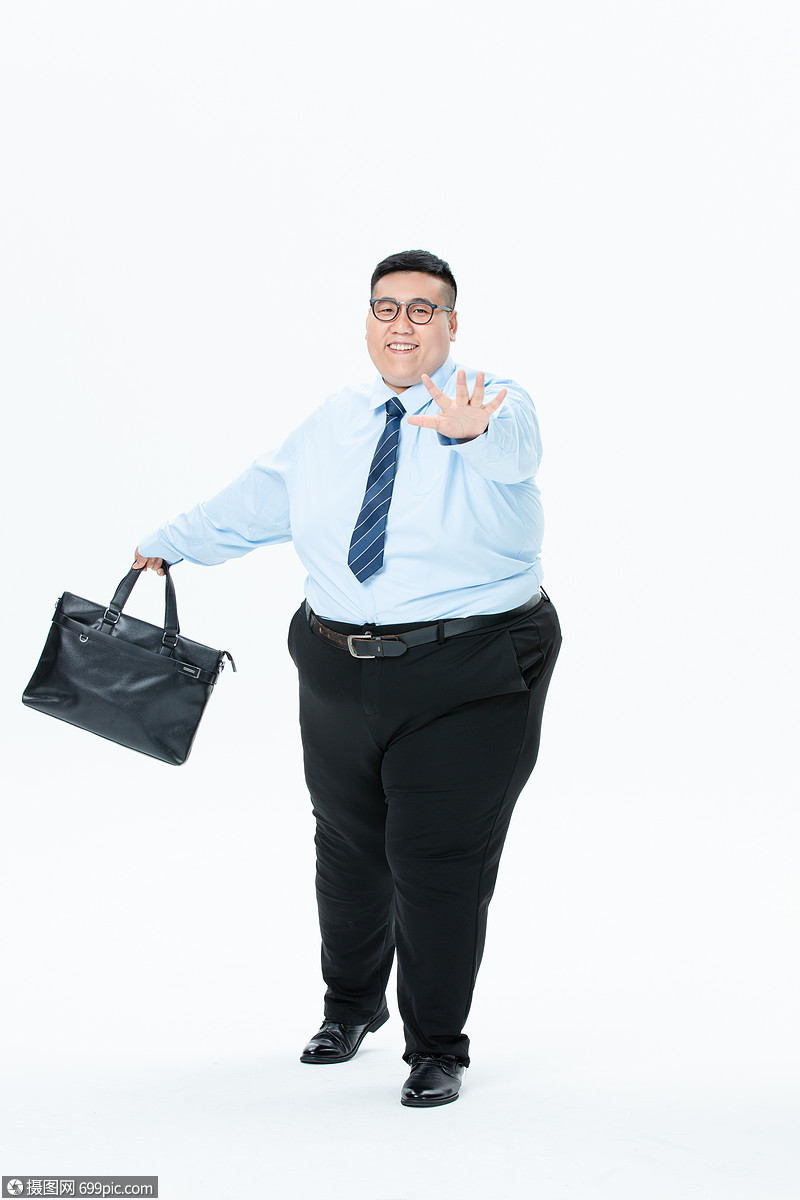 肥胖商务男性拿着公文包