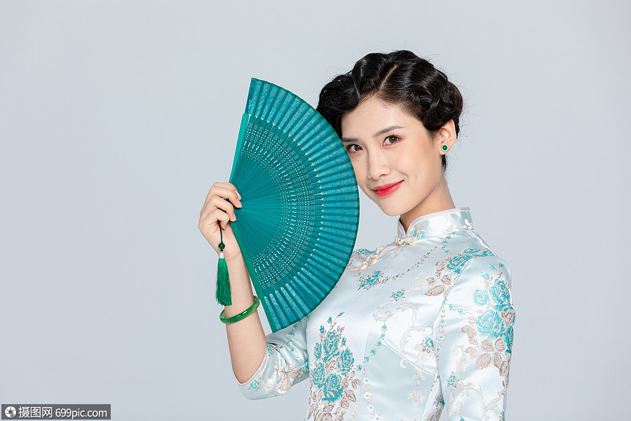 中国风旗袍优雅美女拿扇子女性人物