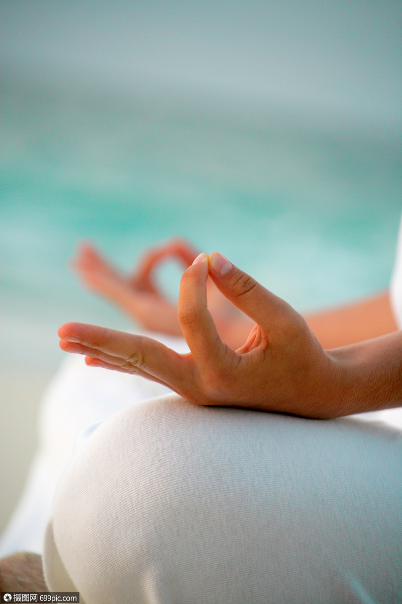 女性手的特写冥想
