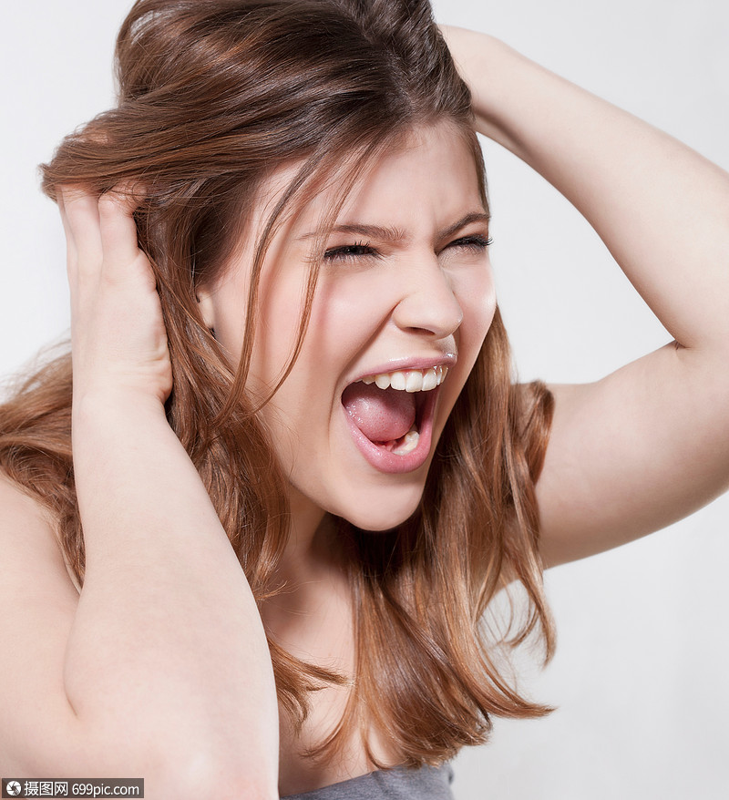 女人尖叫的特写镜头