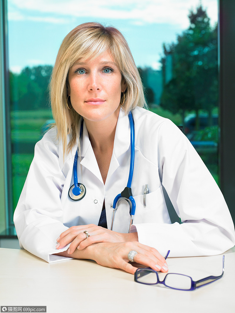 照片 外国人像 女医生形象.jpg