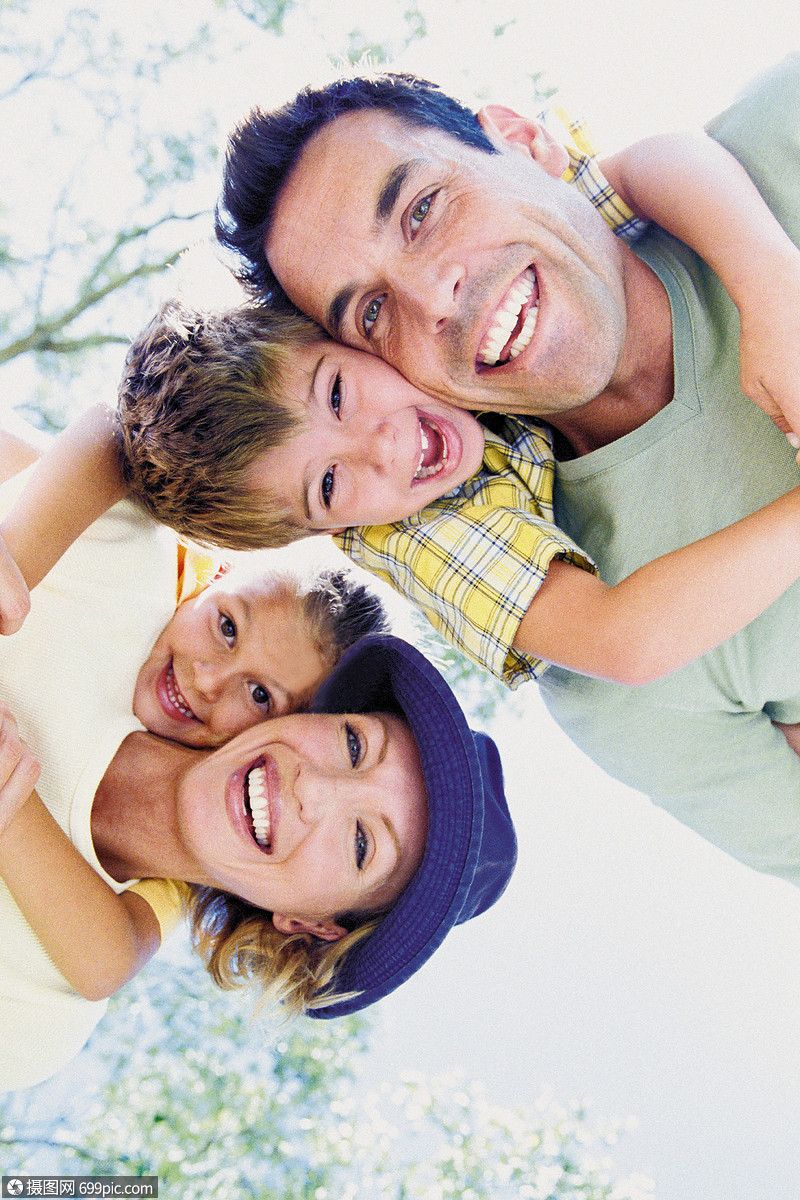 家庭的肖像男性和女性外国人像