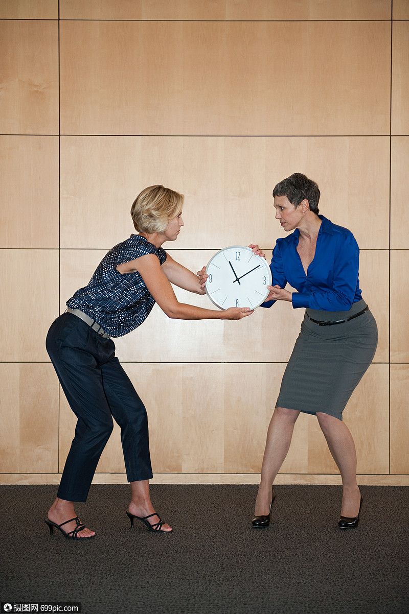 女商人打架两个人外国人像