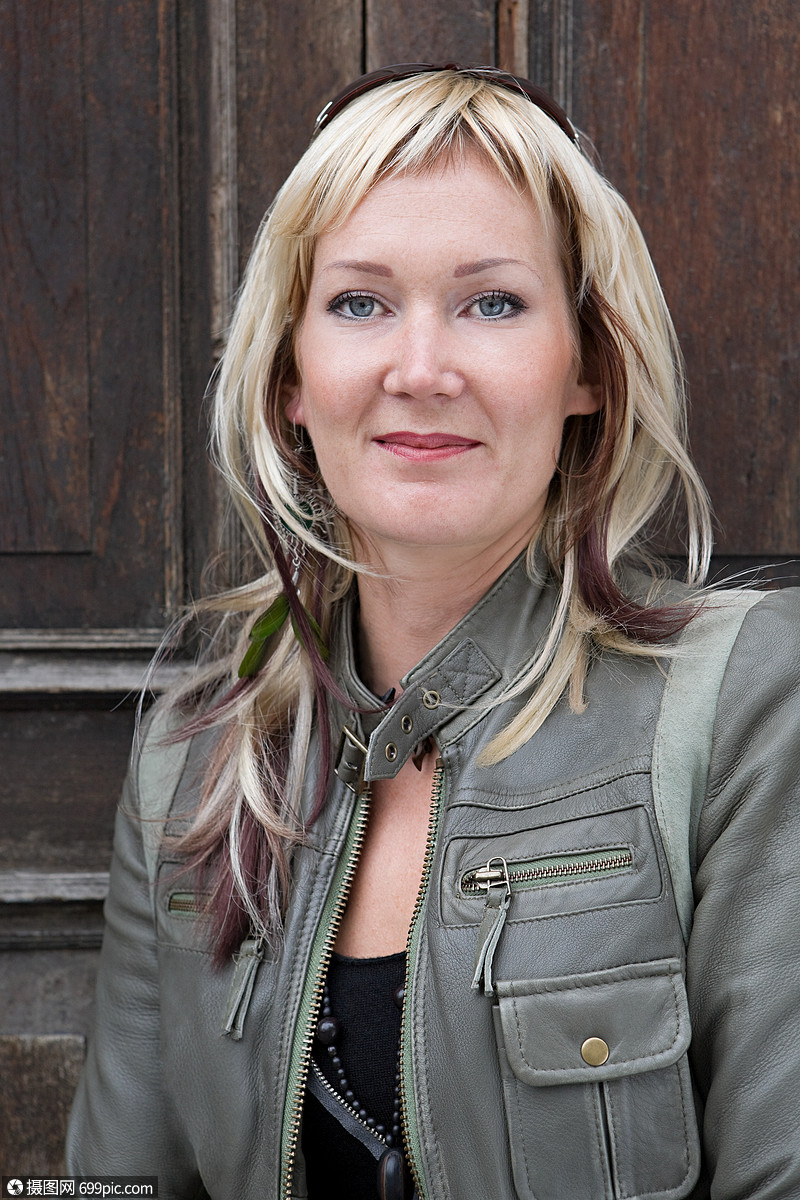 在户外的女人中年妇女外国人像