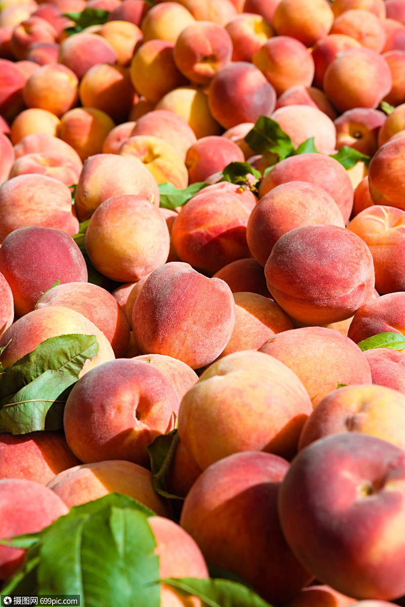 市场上的桃子白天有机食品