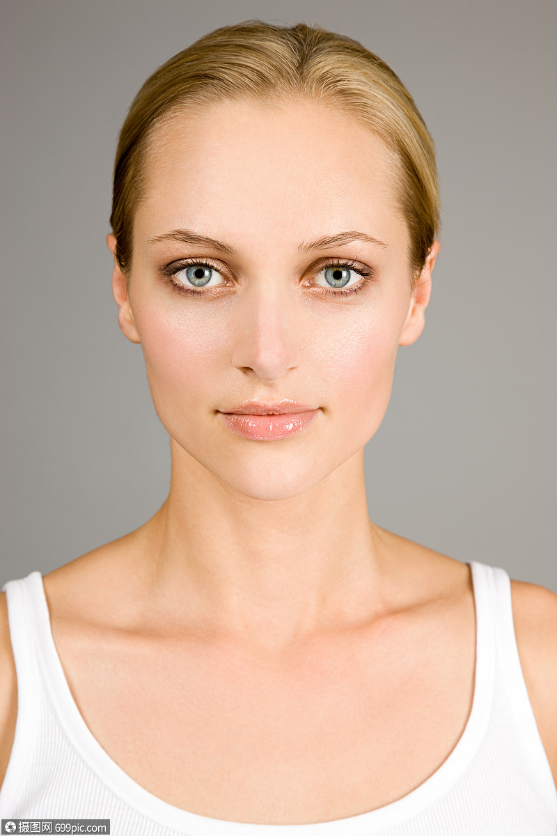 年轻女子的特写东欧民族外国人