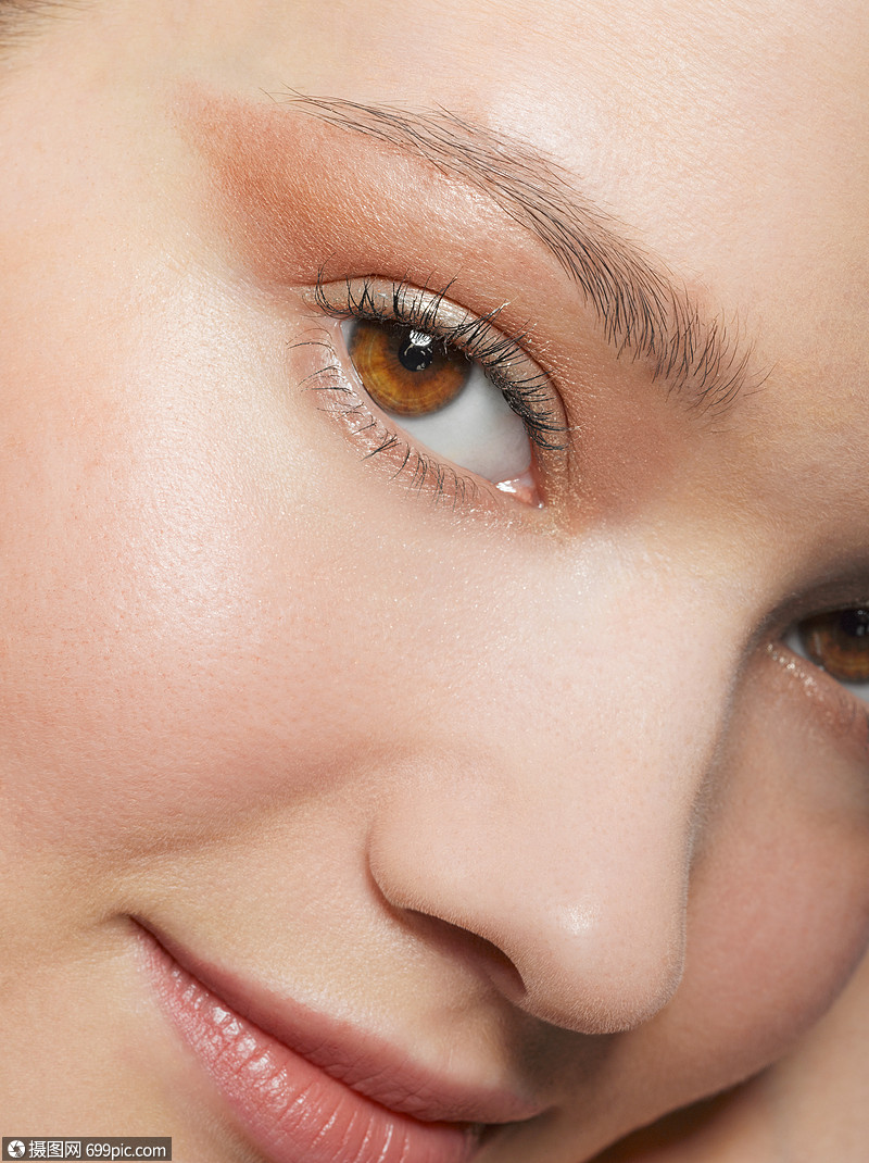 年轻女子面部特写特写镜头外国人