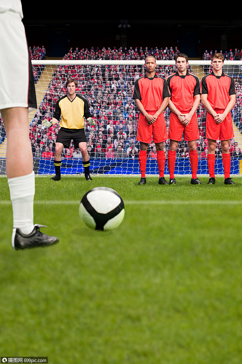 足球比赛中的任意球观众外国