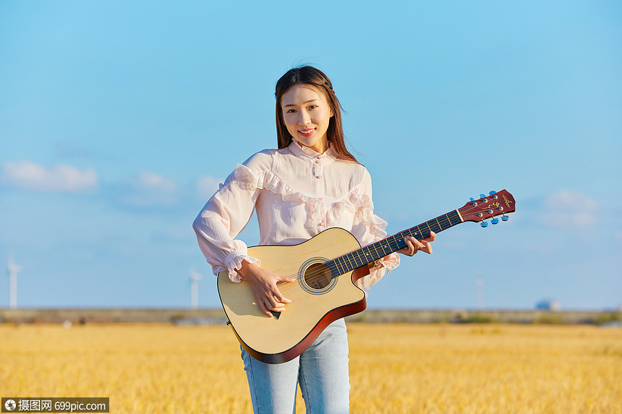 文艺美女弹吉他