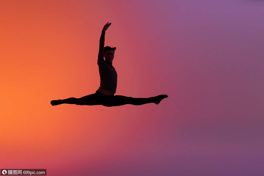 男性舞蹈动作跳跃剪影