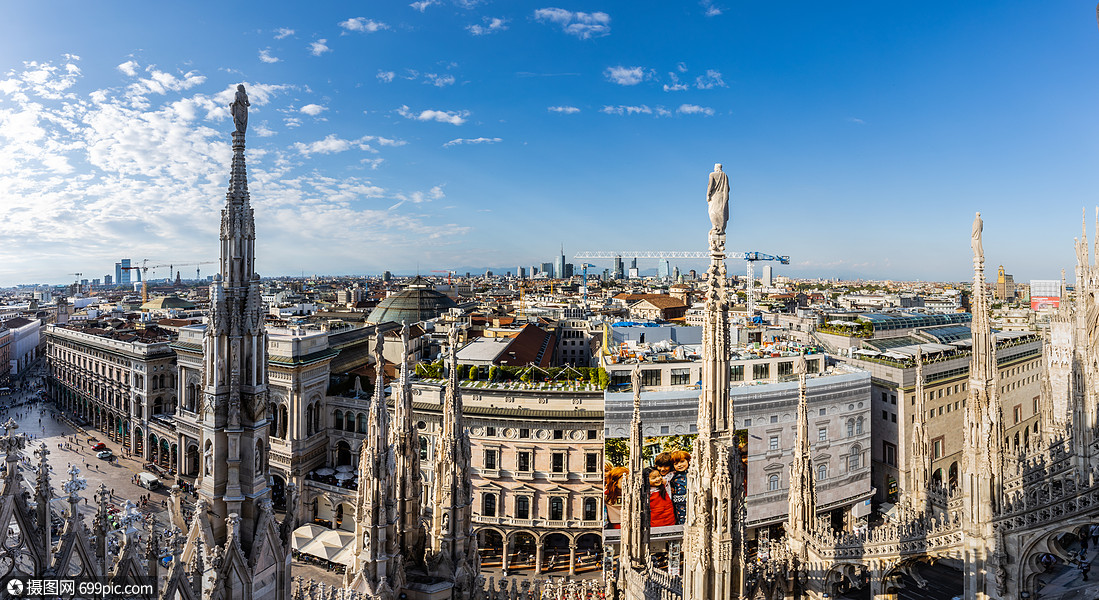 米兰大教堂塔顶俯瞰米兰城市天际线