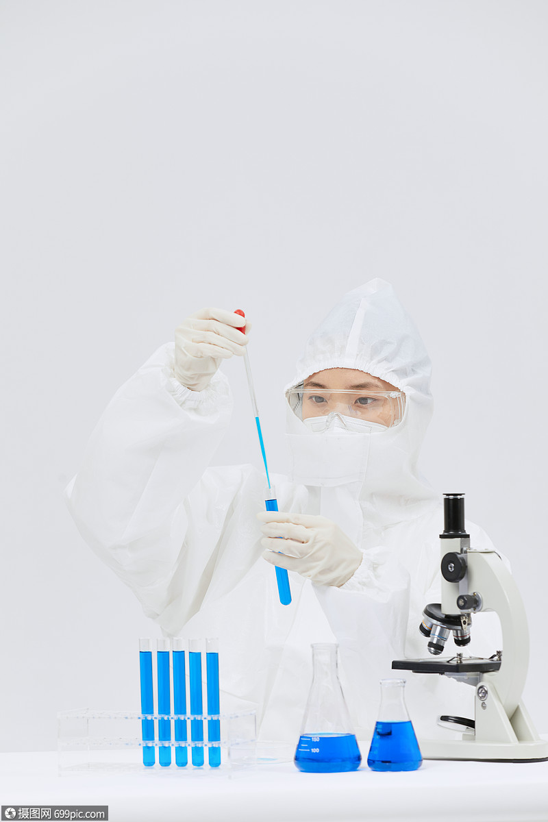 照片 职业形象 穿防护服研究疫苗的科研人员.jpg