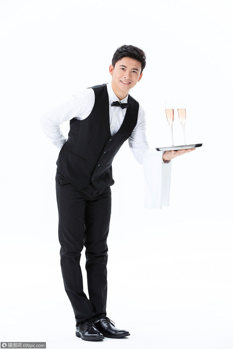 手捧香槟杯服务的男性服务员人物餐饮