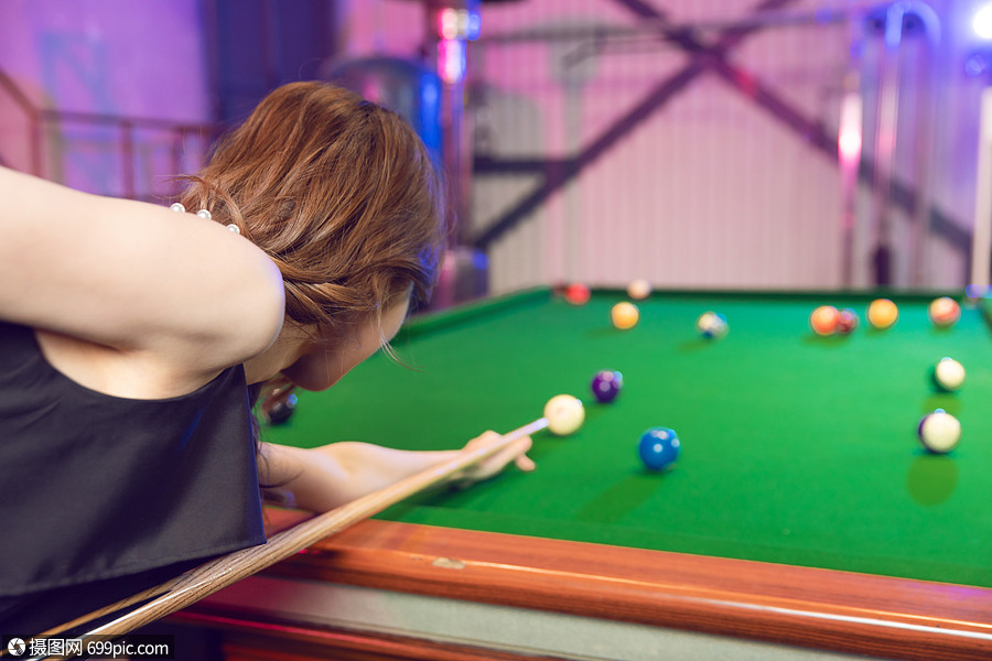照片 人物情感 打桌球的青年女性.jpg