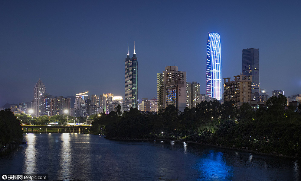 深圳罗湖江边城市夜景