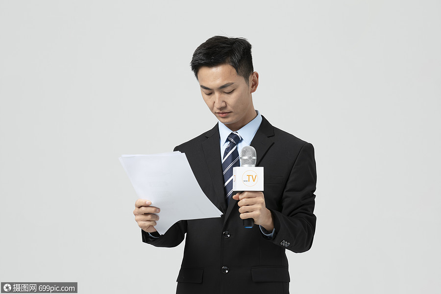 男性记者采访形象
