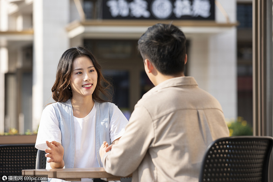 情侣约会聊天甜蜜相亲