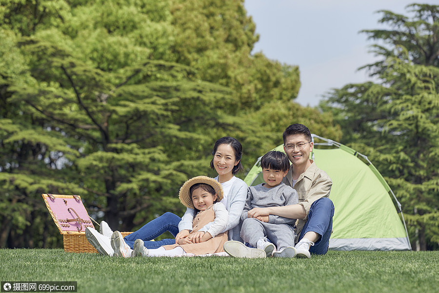 家庭出游野餐亲子陪伴