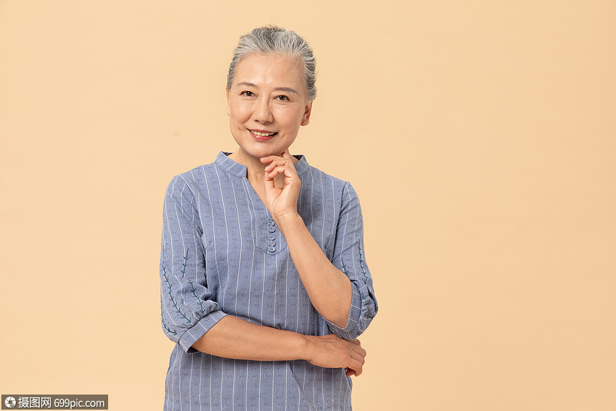 老年女性形象奶奶中国人