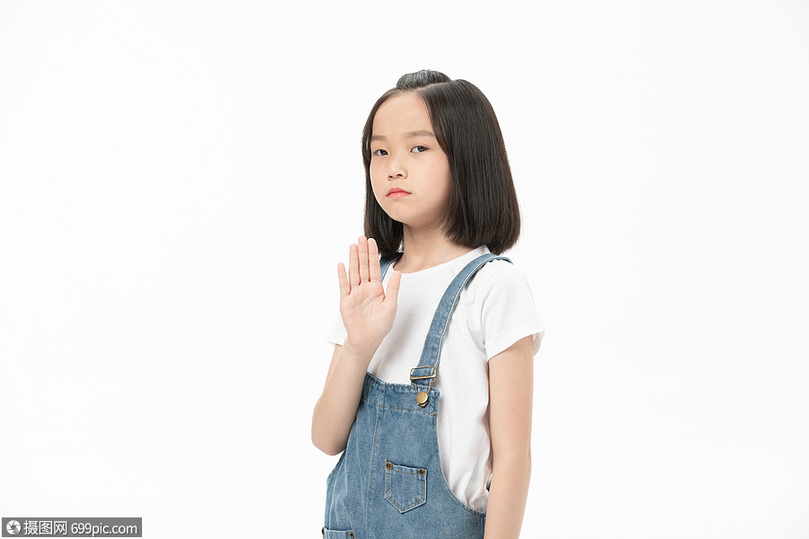 小女孩做拒绝手势小美女小学生