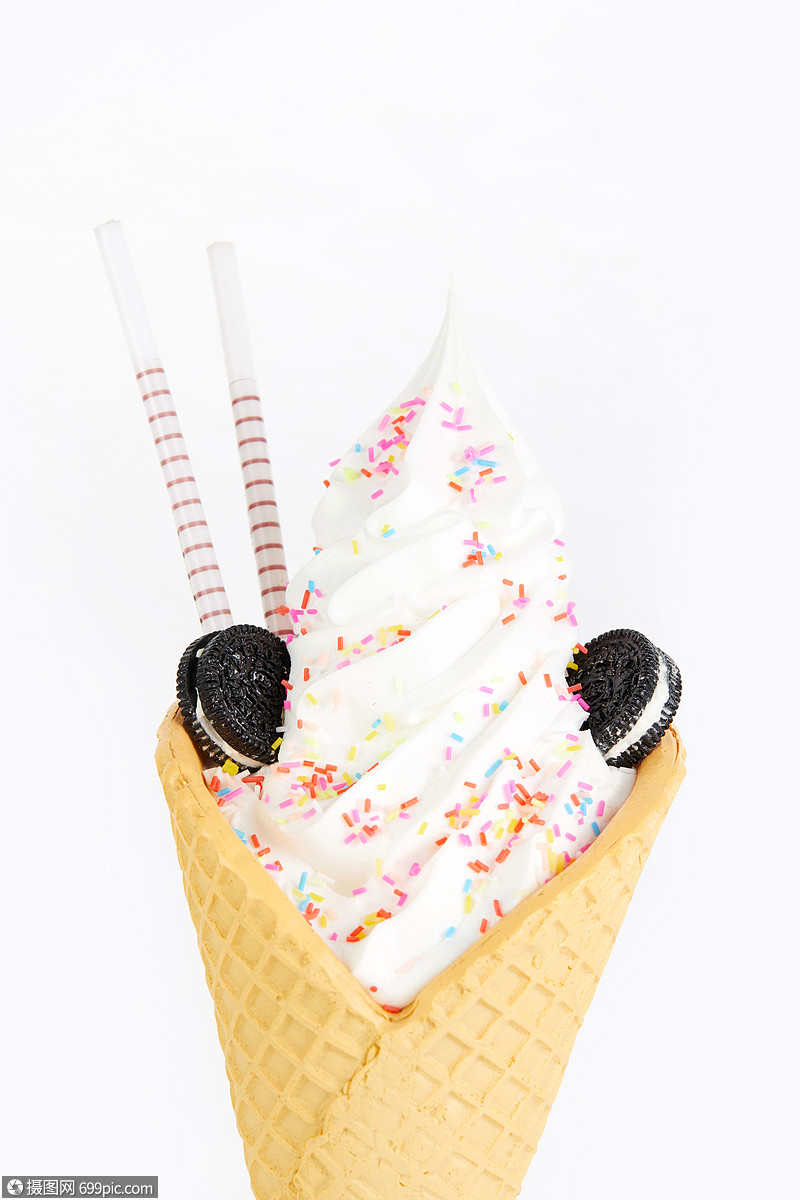 夏日甜筒麦旋风冰淇淋奶油冰冰凉