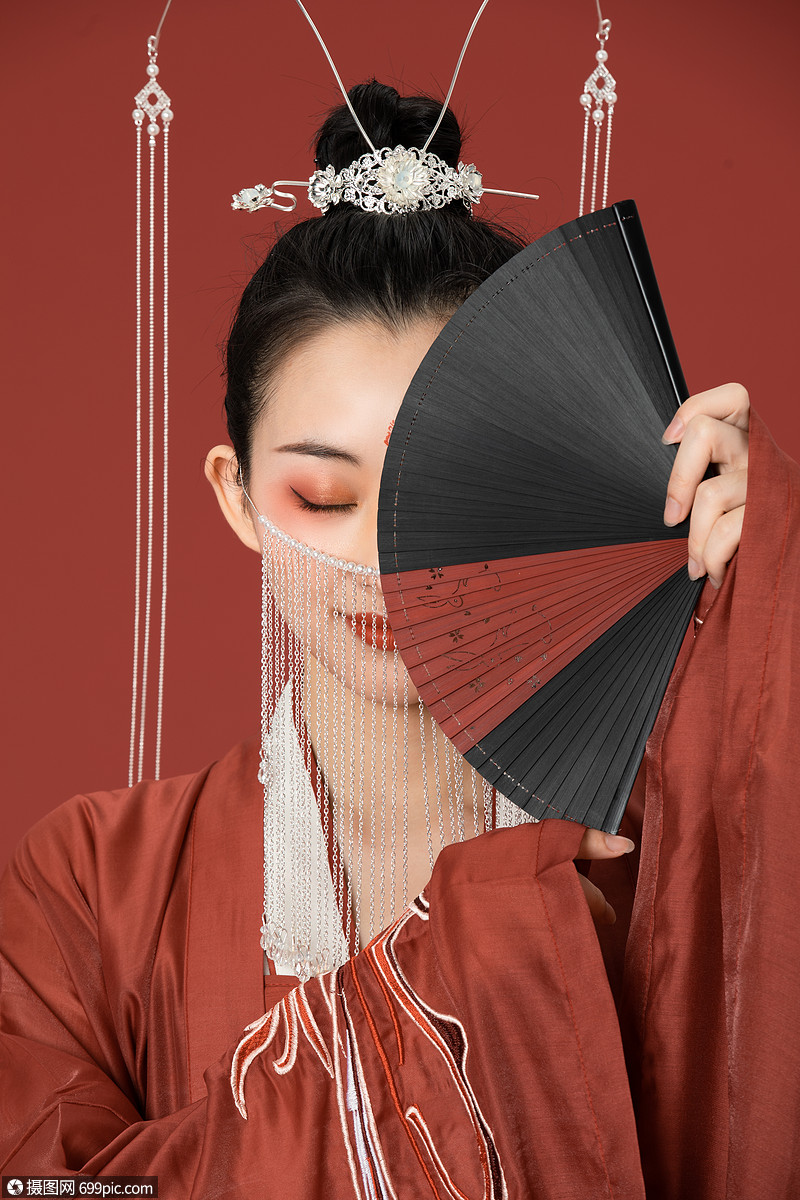 古风汉服美女拿扇子遮脸