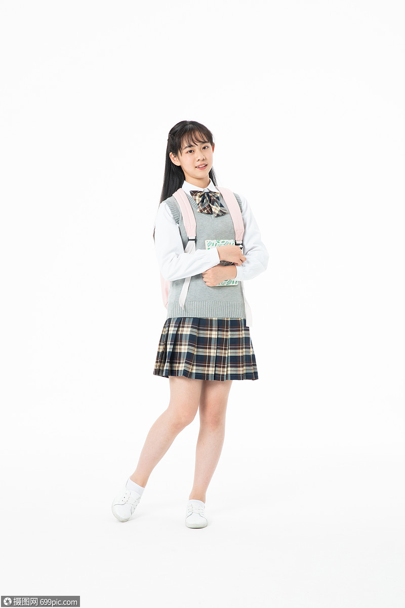 初中生女生背着书包上学女孩学校