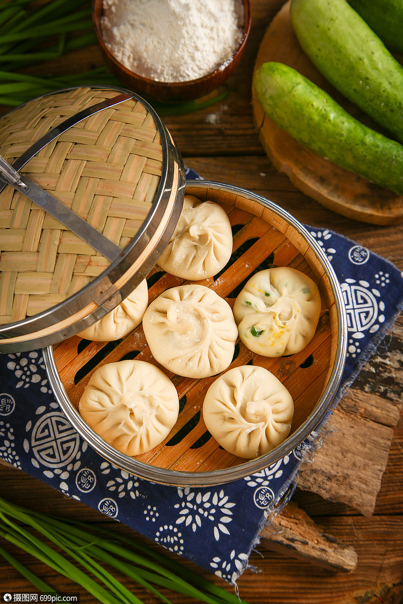 小笼蒸包包子手工包子