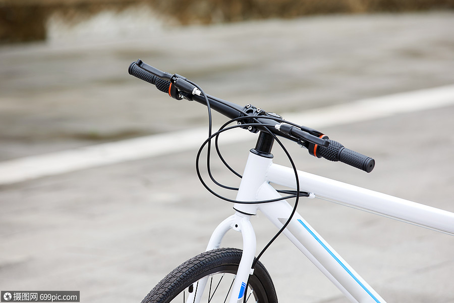 自行车山地车车把特写出行方式配件