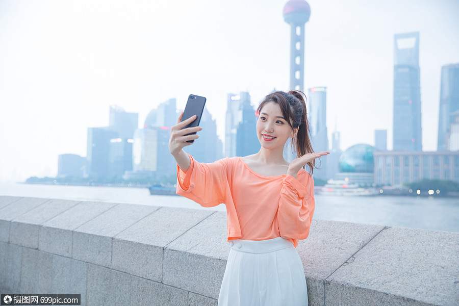 甜美女性外滩自拍东亚人黄种人