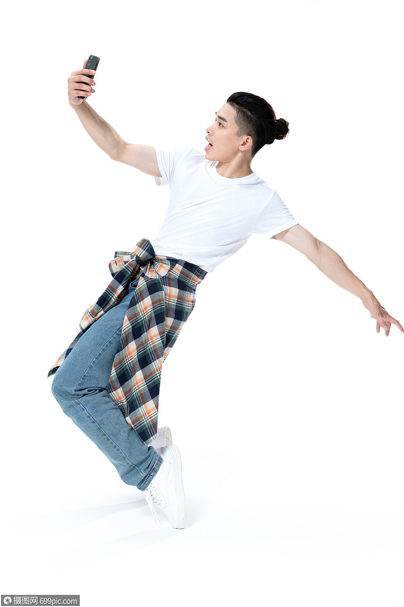 年轻街舞男生动作展示黄种人亚洲人动作