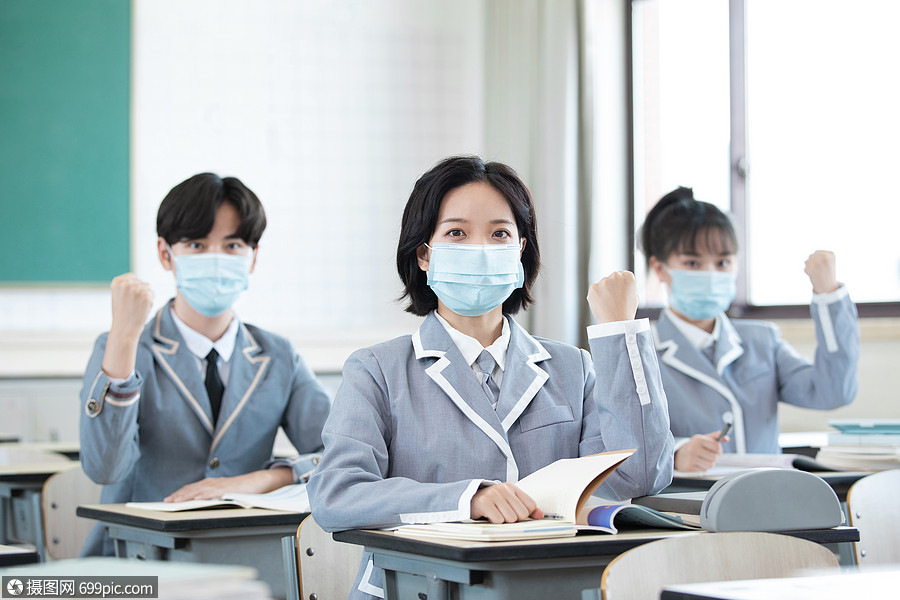 高中生戴口罩加油学习形象校园听讲