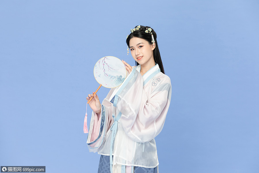 中国风古装汉服美女拿纸扇女性优雅