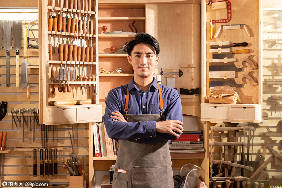 木匠男性工人形象手艺工作室
