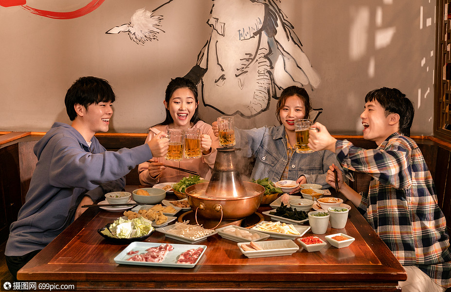 火锅美食青年聚会