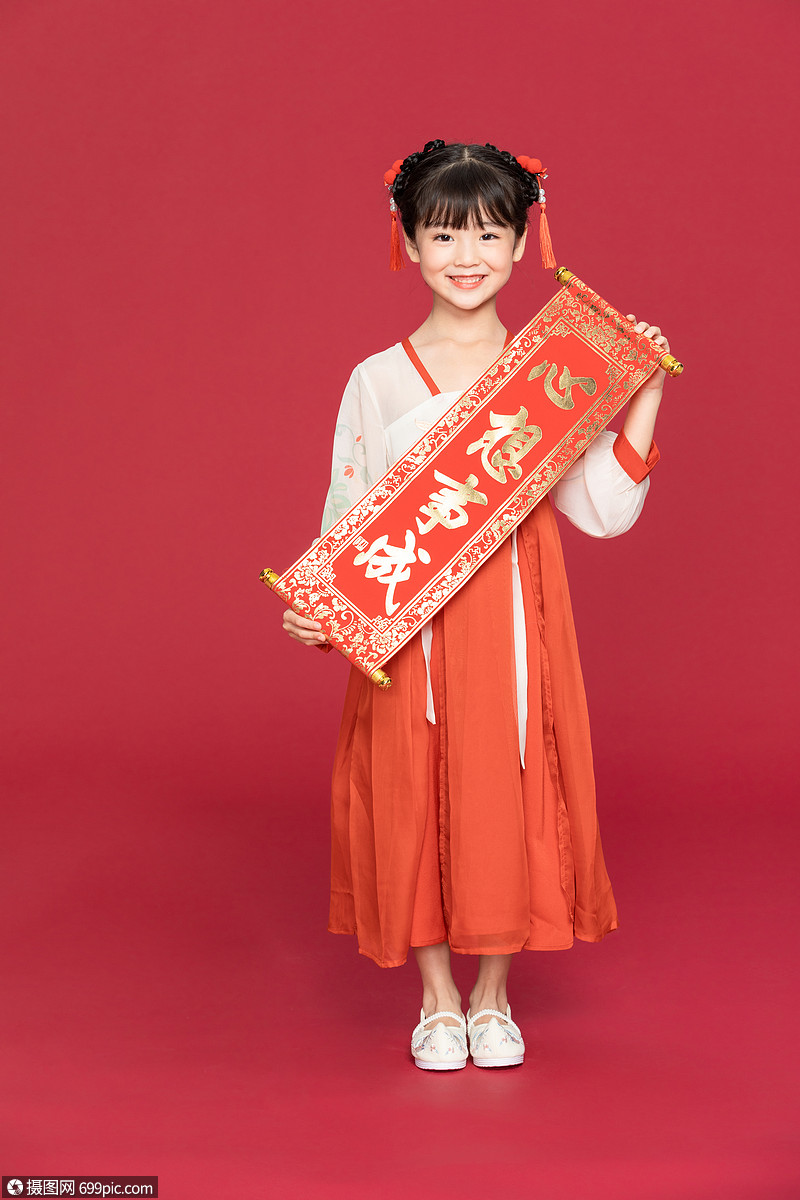 古风汉服中国风小女孩拿春联