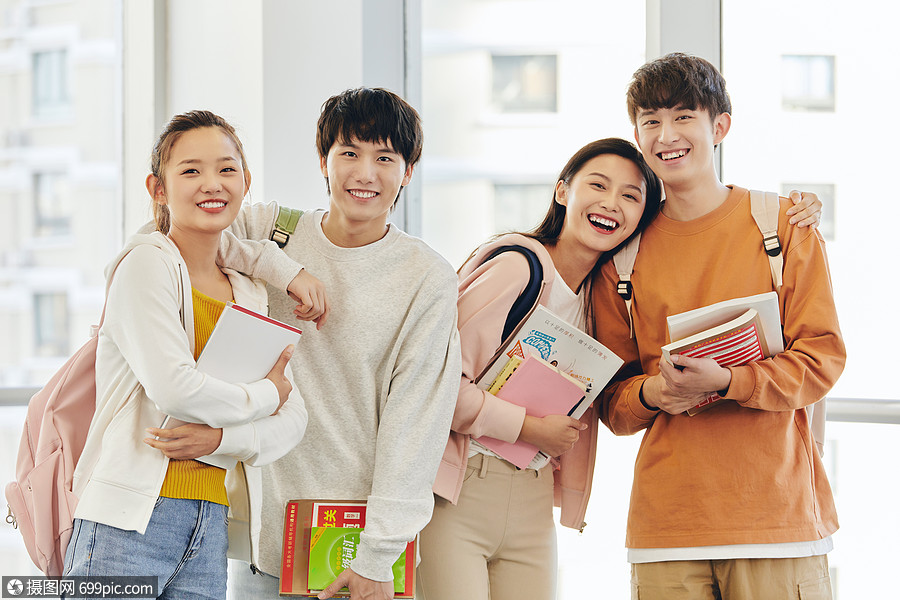 考研学子自信阳光青年男女形象