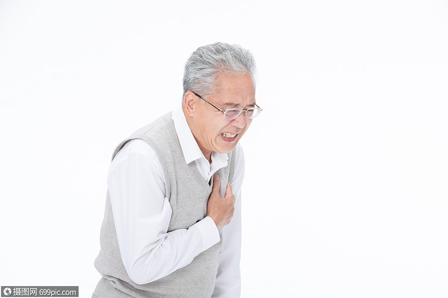 老年男性身体不舒服老人心脏疼生病黄种人