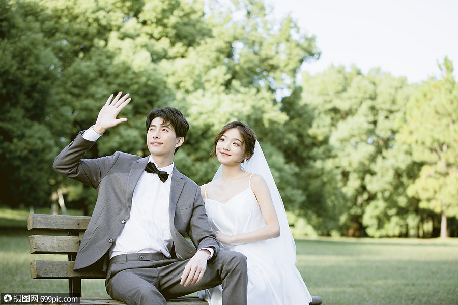 年轻情侣结婚时尚写真