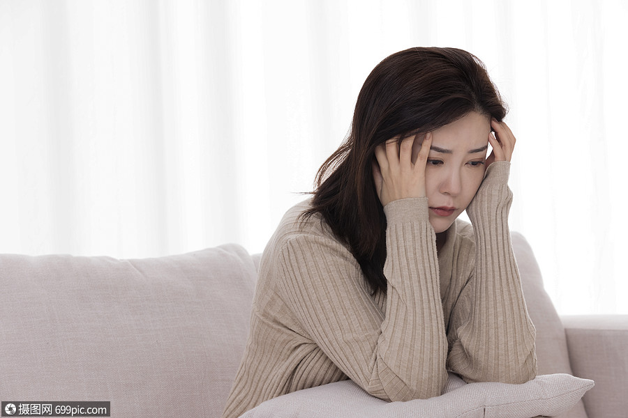 独自生活的女性心情不好的人
