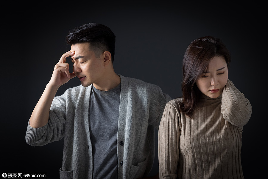 夫妻吵架男性无奈