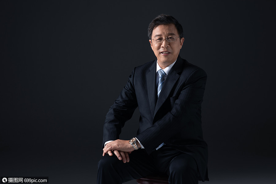 商务成功人士和善微笑