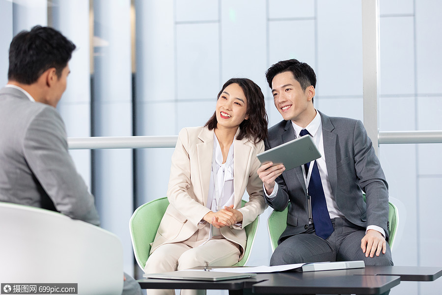 商务人士沟通洽谈商业合作团队企业