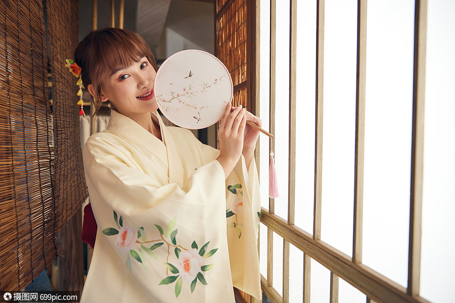 拿着扇子的和服美女日本日系