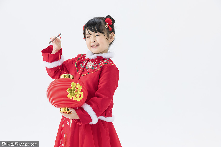 手扶红色灯笼的小女孩