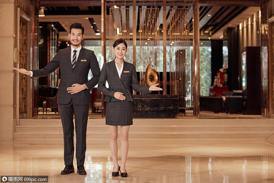 豪华酒店的专业服务人员形象