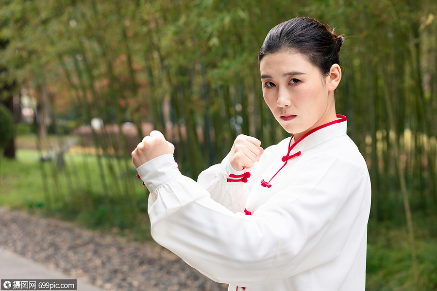 女生武术比赛发型图片
