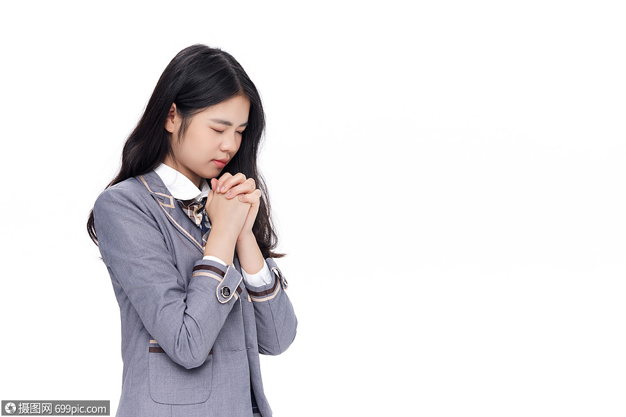 中学生女孩闭眼祈祷许愿亚洲人